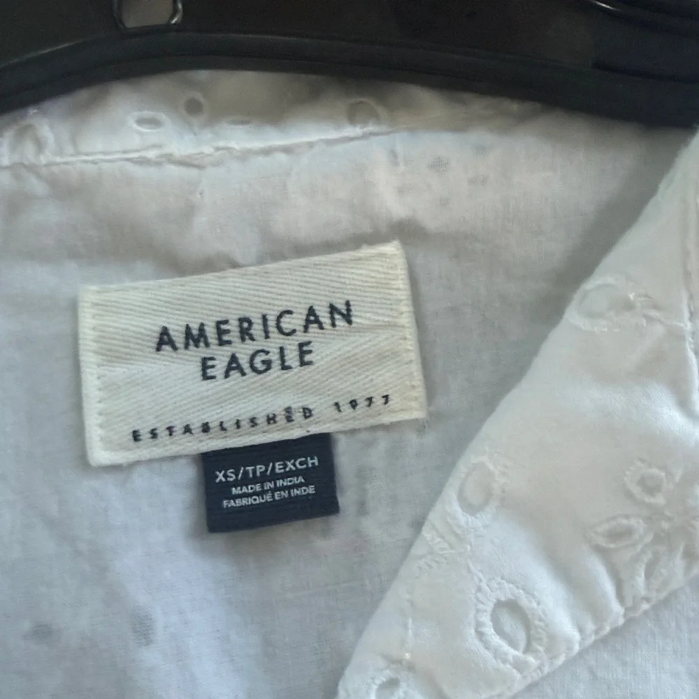 American Eagle White Eyelet Button-Front Short Sleeve Shirt XS - Picture 4 of 9